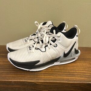 Nike LeBron James White and Black Athletic Sneakers Basketball Shoes 10.5